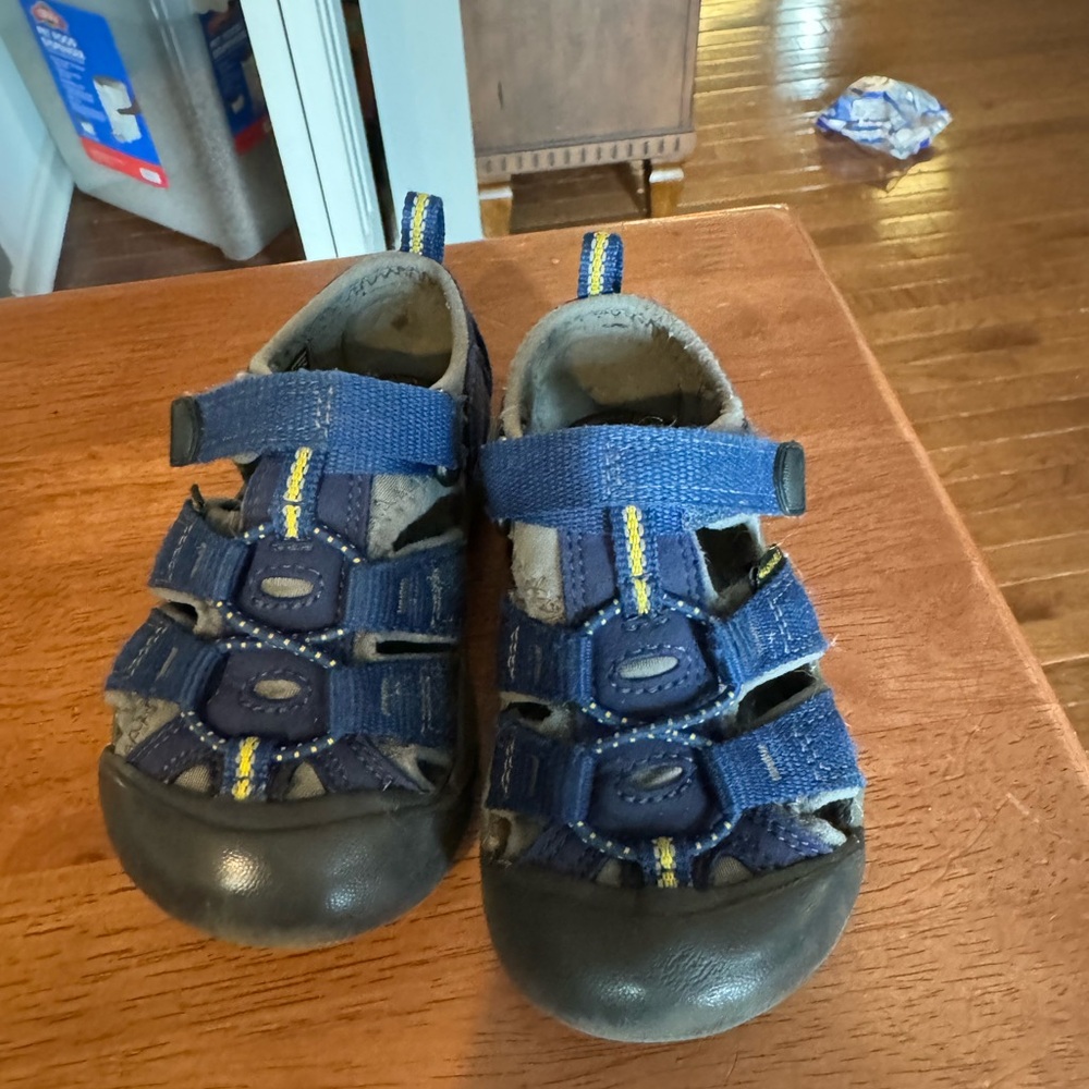 Toddler boys keens